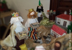 Estas figuras de Melchor, Gaspar y Baltasar, las hicimos mi hija y yo con material reciclado para el Portal de Belén de su colegio
