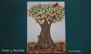 Cómo decorar un árbol con diferentes técnicas y materiales reciclados o materiales que tengamos en casa y lograr un efecto en 3D. 