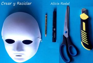 Cómo hacer un disfraz de ángel caído o ángel negro. DIY. Fácil, rápido y económico. Con cartón hacemos las alas y la máscara de cartón la transformamos para adaptarla a nuestro disfraz