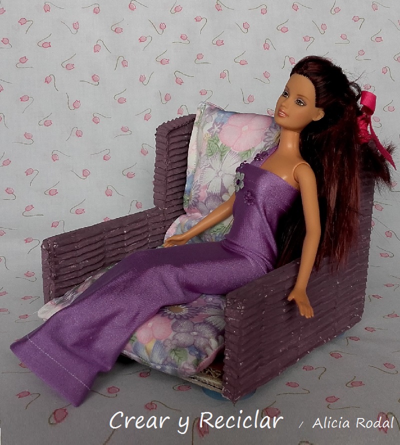 sofás cama para muñecas con reciclaje