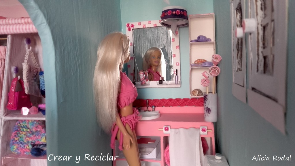 Baño de casa de muñecas con reciclaje DIY 