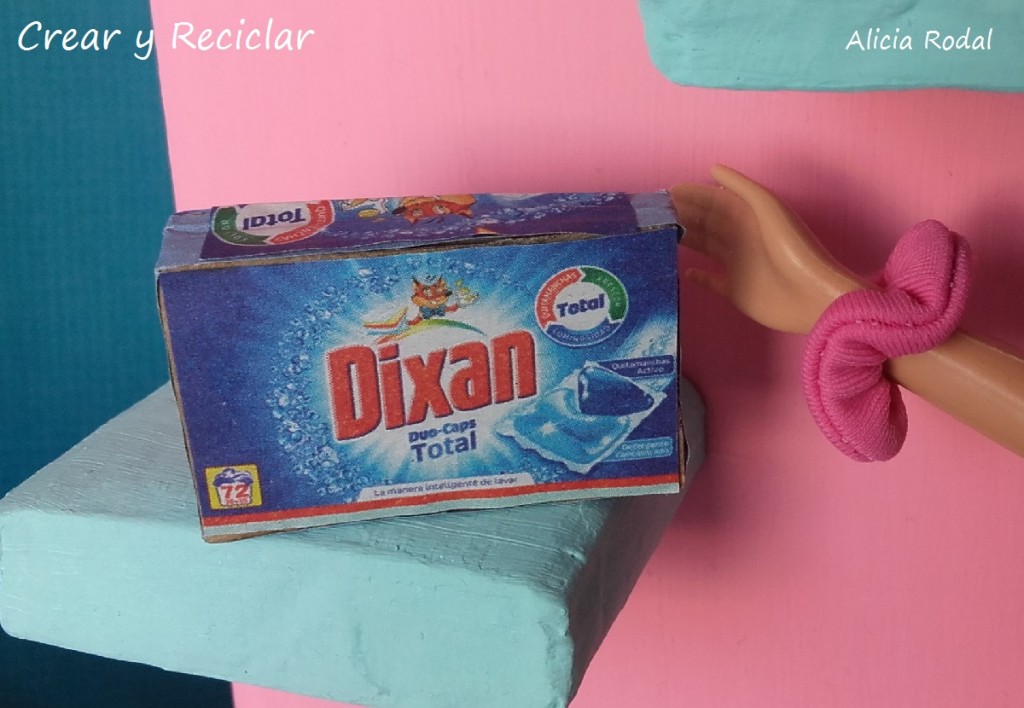 Miniaturas de productos para muñecas con reciclaje DIY
