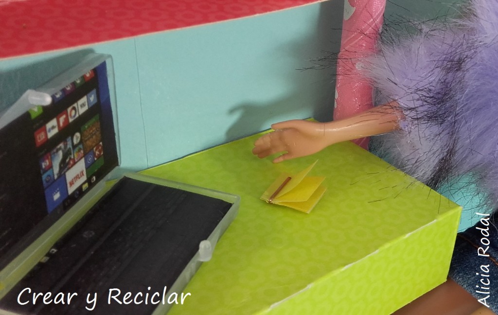 Miniaturas para el office: Silla, papelera y corcho DIY ♻️