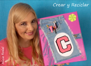 Cómo reutilizar una carpeta o cartapacio y decorarla al estilo universitario, con materiales reciclados. Fácil