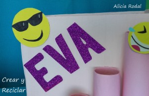 Organizador de escritorio con emojis personalizado DIY con reciclaje