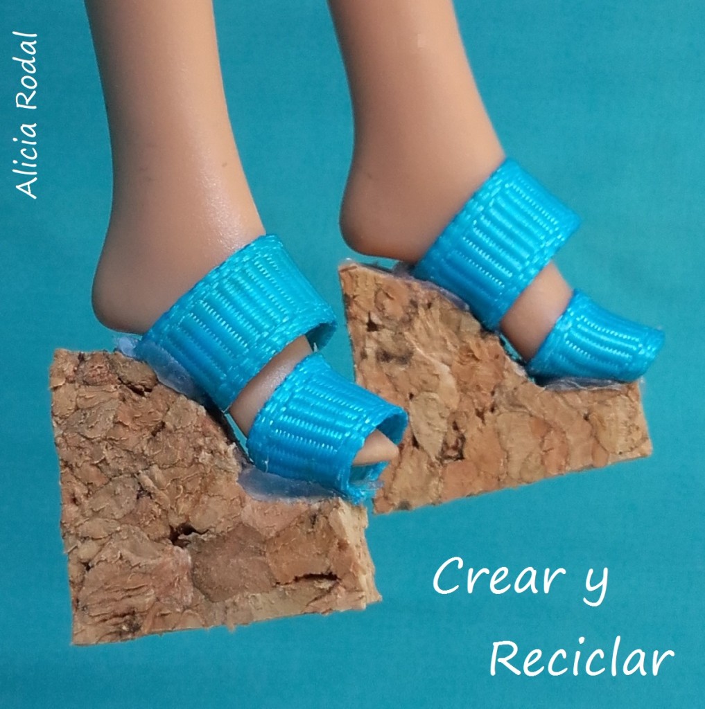 Zapatos y bolsos para muñecas con retales DIY