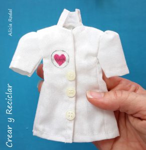 Cómo hacer un uniforme de doctora o médica veterinaria para las muñecas