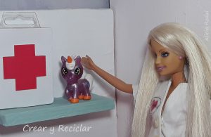 Cómo hacer un uniforme de doctora o médica veterinaria para las muñecas