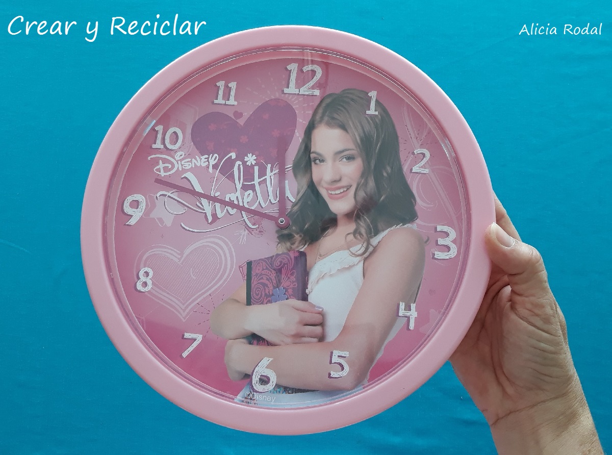 Como reutilizar o transformar un reloj de pared usado y convertirlo en un original portarretrato de Paulo Londra.
