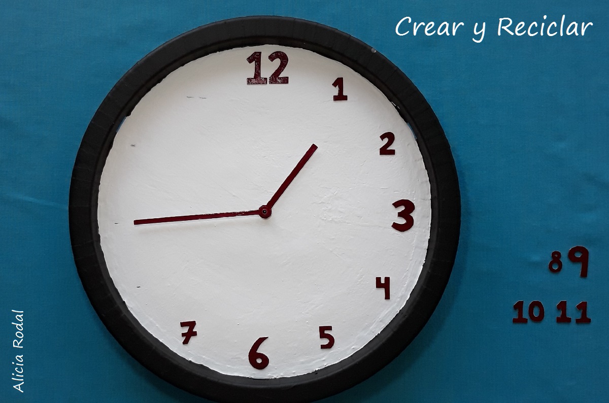 Como reutilizar o transformar un reloj de pared usado y convertirlo en un original portarretrato de Paulo Londra.
