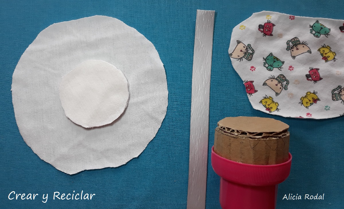 Tutorial con el paso a paso de cómo hacer 3 ideas de miniaturas para muñecas veterinaria con material reciclado, de una manera fácil y divertida. Miniaturas fáciles para muñecas.