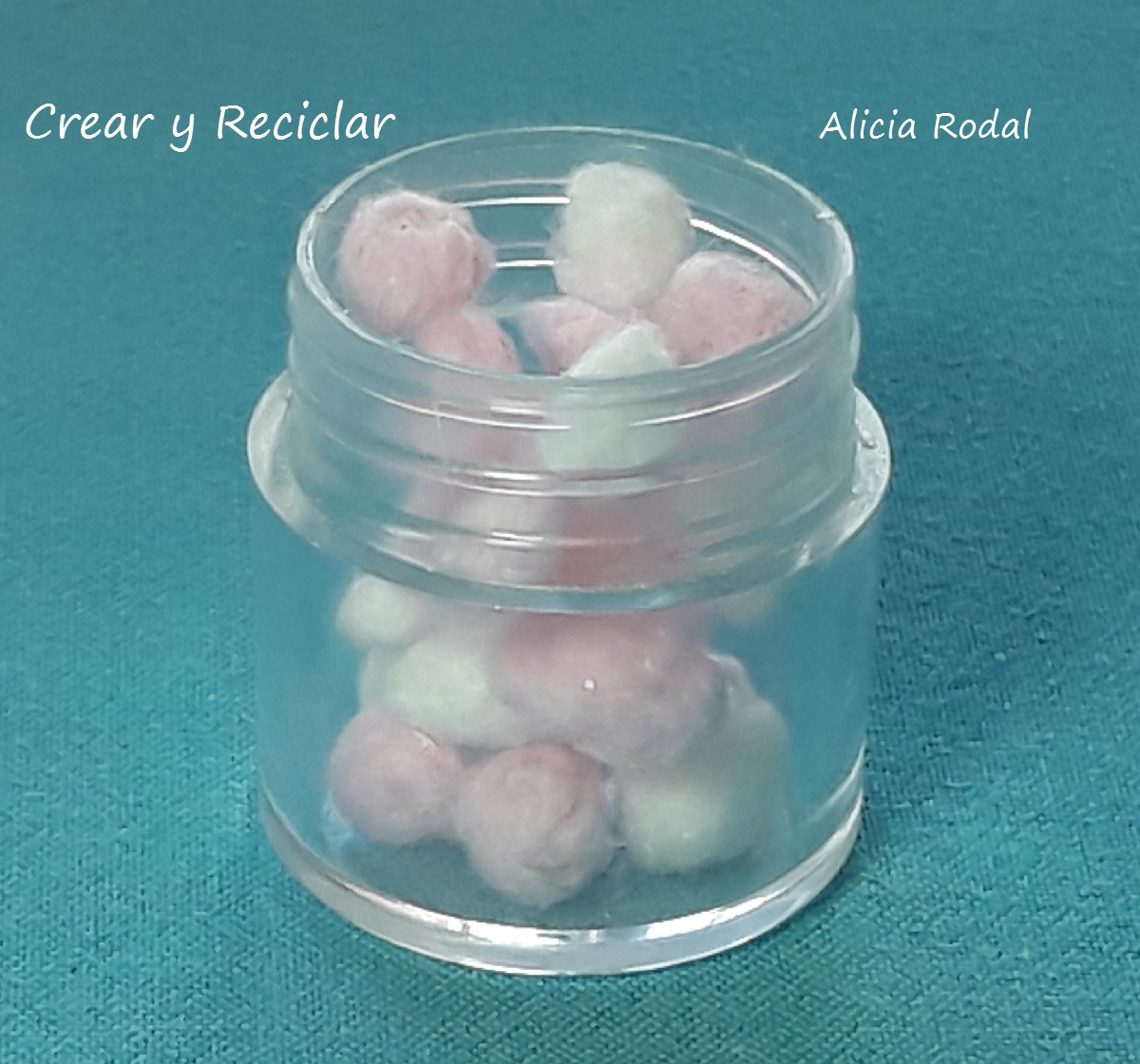 Ideas de miniaturas para las muñecas y sus profesiones, Médica veterinaria, doctora de animales, medicinas, medicamentos, etc.