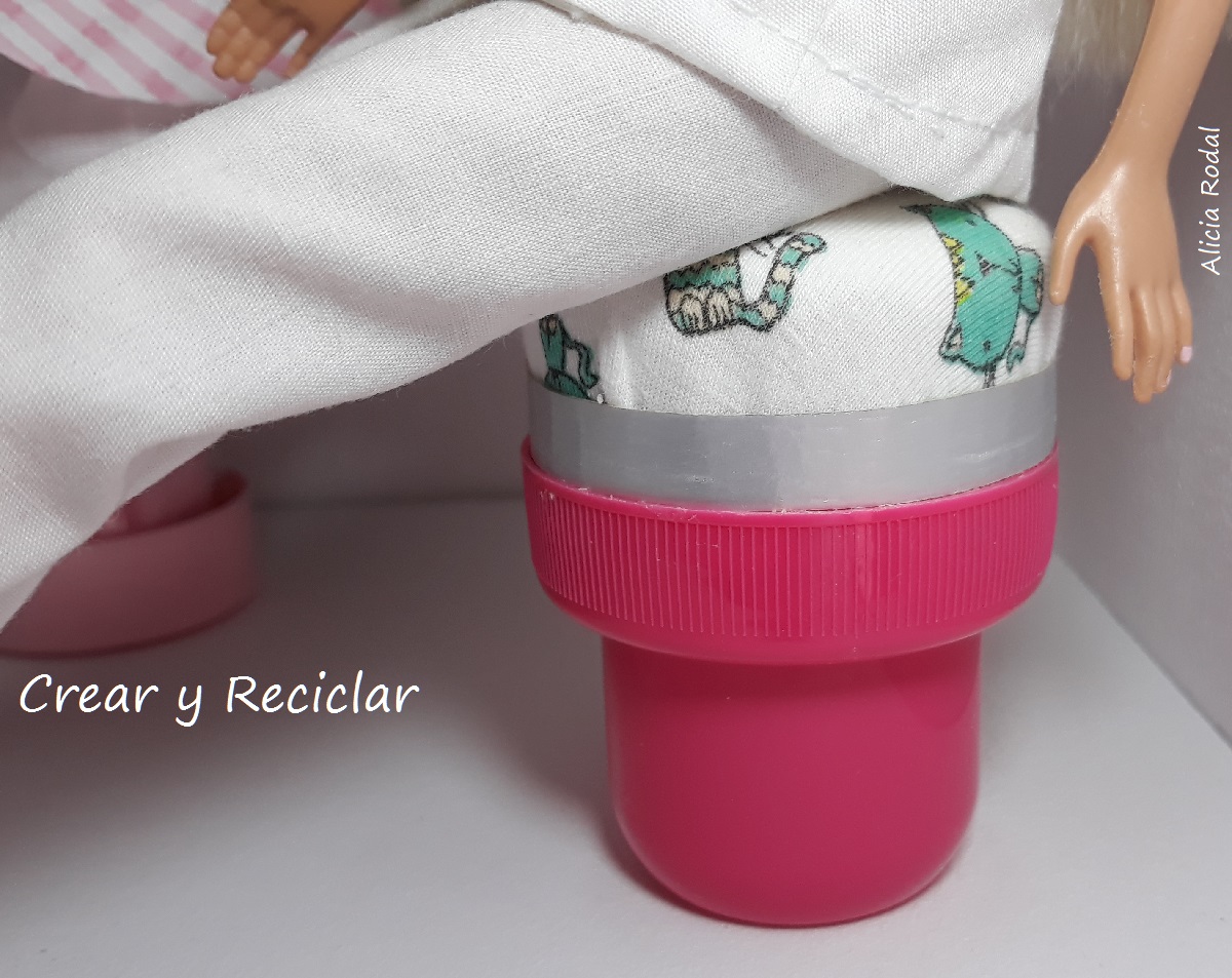 Tutorial con el paso a paso de cómo hacer 3 ideas de miniaturas para muñecas veterinaria con material reciclado, de una manera fácil y divertida. Miniaturas fáciles para muñecas.