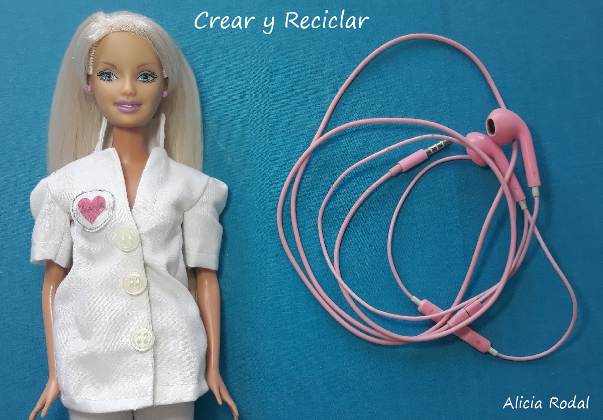 Ideas de miniaturas para Barbies, las muñecas y sus profesiones, Médica veterinaria, doctor de animales, fonendoscopio o estetoscopio y maletines.