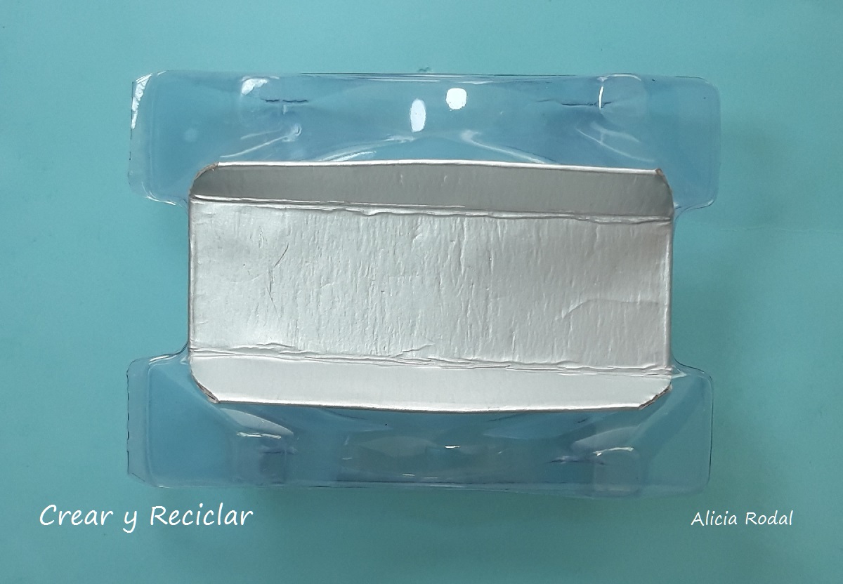 3 Ideas de miniaturas para las muñecas y sus profesiones. Cómo hacer una báscula, balanza o peso, pecera o acuario y carpeta o historial clínico del paciente.