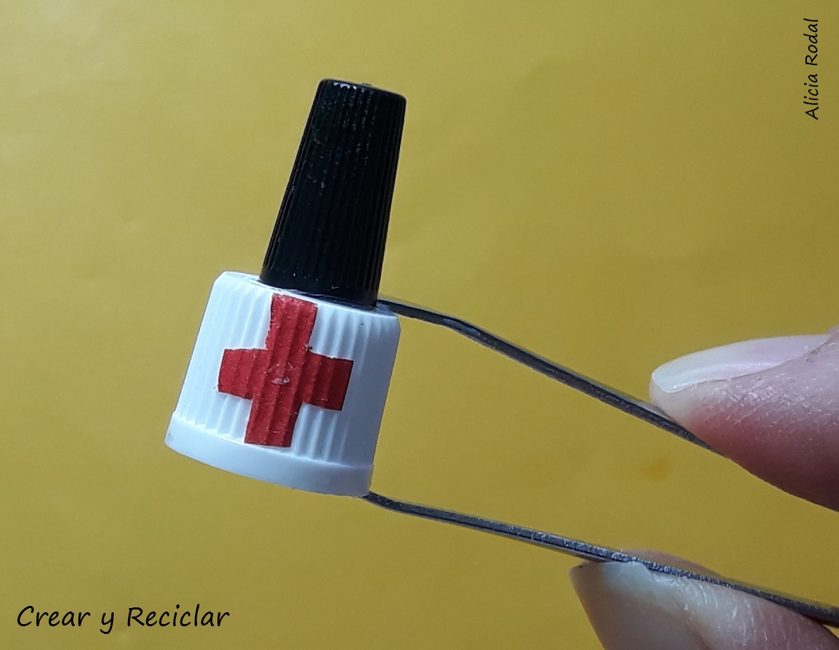 Ideas de miniaturas para las muñecas y sus profesiones, Médica veterinaria, doctora de animales, medicinas, medicamentos, etc.