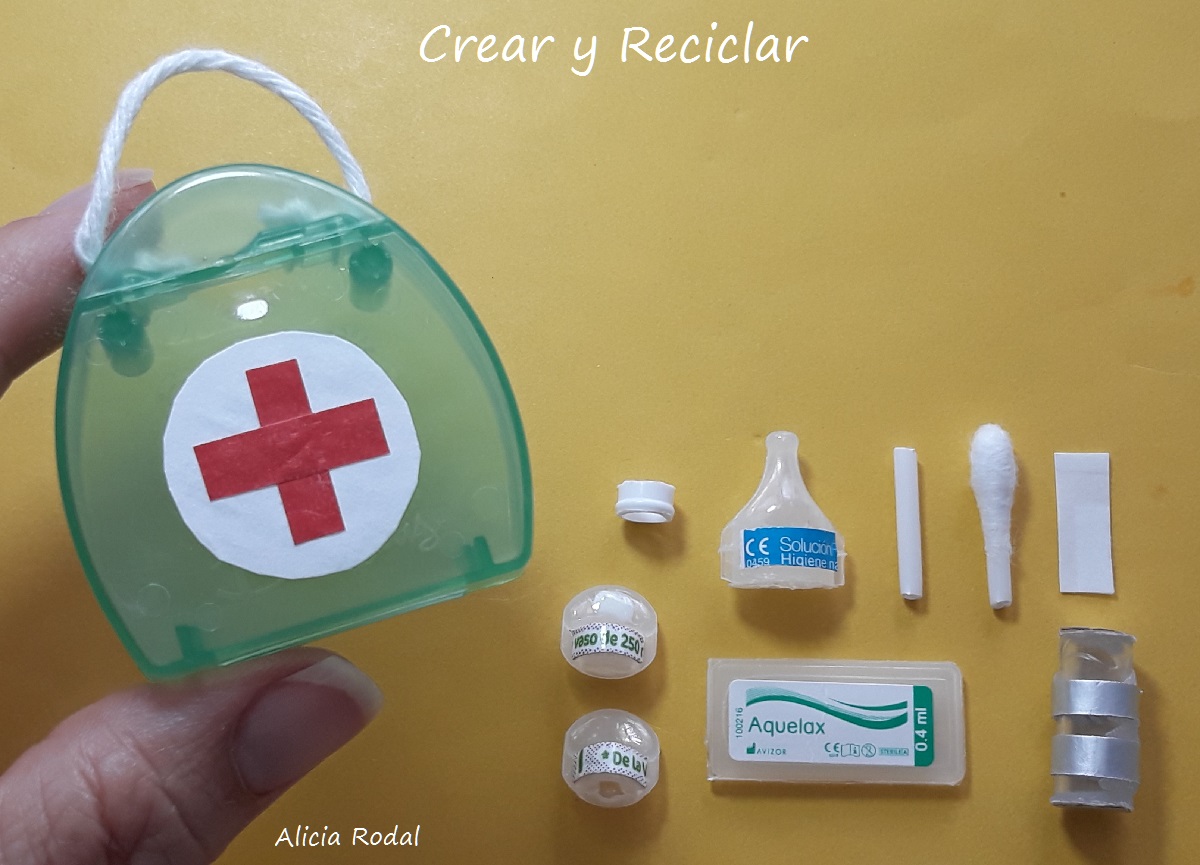 Ideas de miniaturas para las muñecas y sus profesiones, Médica veterinaria, doctora de animales, medicinas, medicamentos, etc.