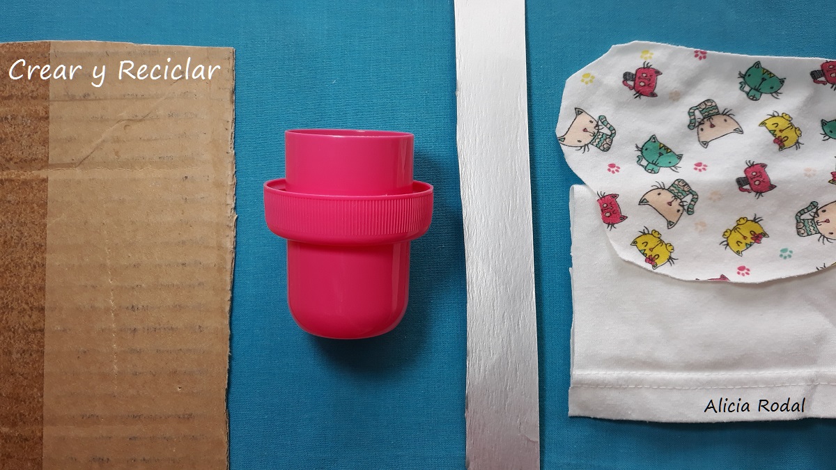 Tutorial con el paso a paso de cómo hacer 3 ideas de miniaturas para muñecas veterinaria con material reciclado, de una manera fácil y divertida. Miniaturas fáciles para muñecas.