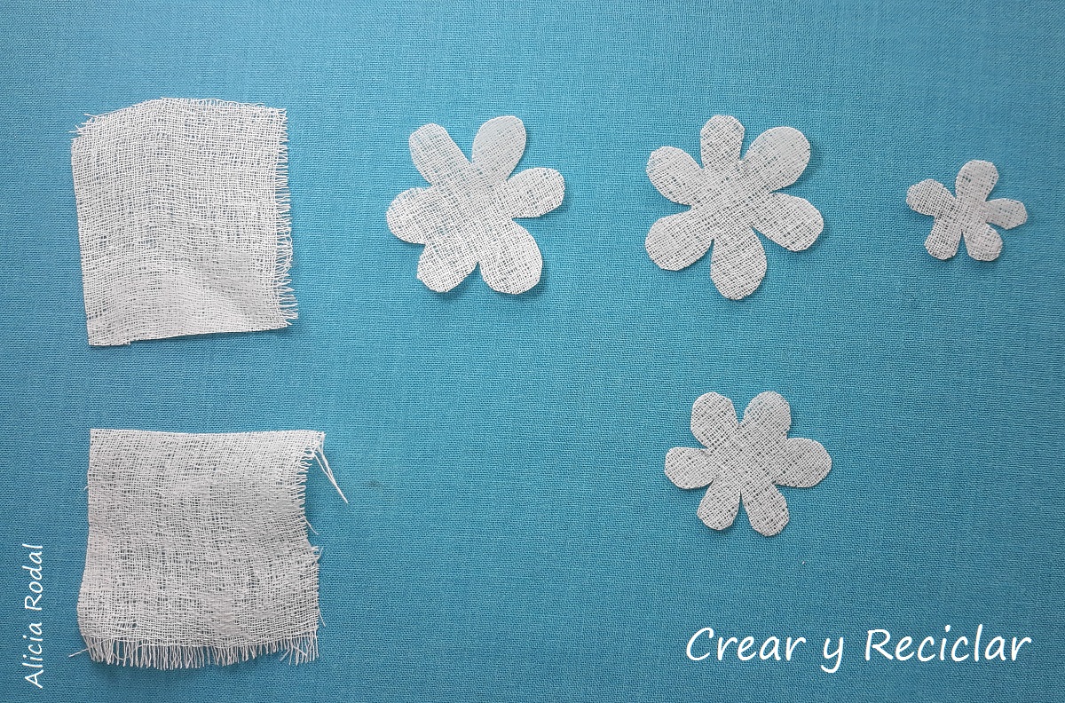 En este curso te muestro cómo hacer un portaretrato con cartón, papel y retales de tela. DIY