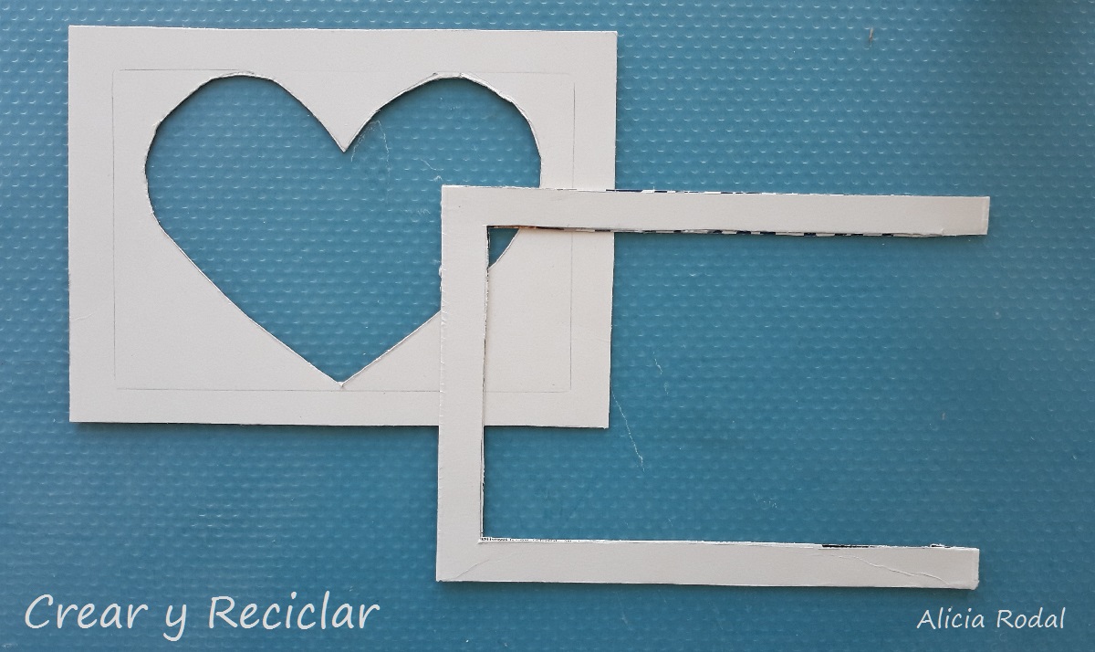 En este curso te muestro cómo hacer un portaretrato con cartón, papel y retales de tela. DIY