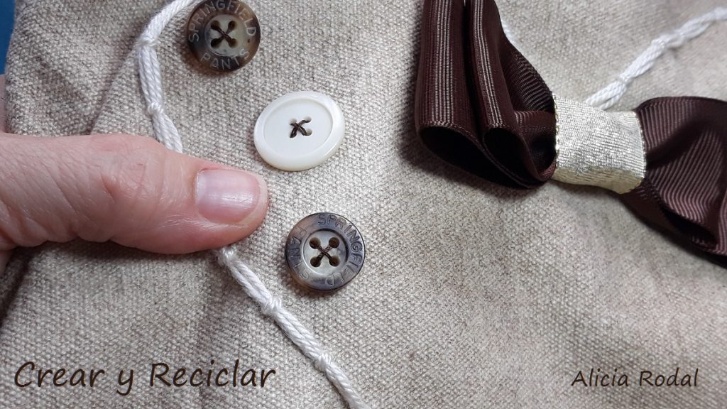 Ideas para decorar tu ropa. En este tutorial te muestro ideas para personalizar prendas de vestir con material reciclado y fácil. 