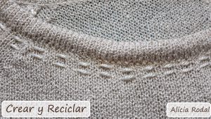 Ideas para customizar tu ropa. Como personalizar o decorar un suéter con botones y otros materiales reciclados.