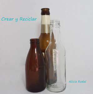 Cómo decorar envases, frascos o botellas de vidrio, de una manera fácil y divertida, para hacer en familia y con materiales reciclados.