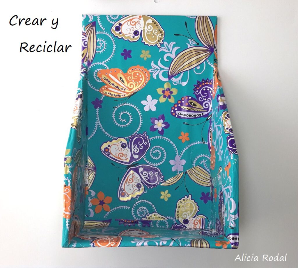 Organizador de escritorio con TUBOS DE CARTÓN del papel higiénico SÚPER FÁCIL. Cómo hacer un organizador de escritorio con tubos de cartón de papel de baño. Fácil, sencillo, rápido, económico, práctico y funcional.