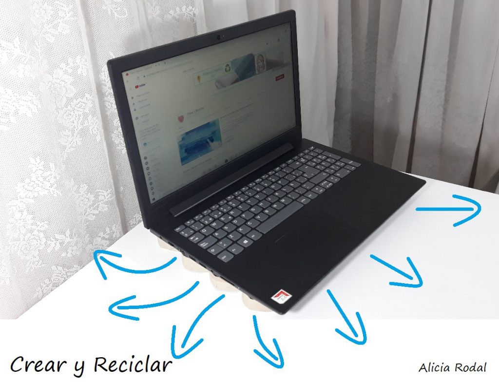 Cómo hacer un soporte para el móvil celular y una base para el portátil o laptop con tubos de cartón de papel de baño. Fácil, sencillo, rápido, económico, práctico y funcional.