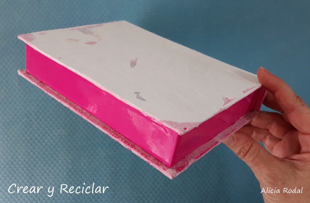 En este tutorial te muestro Cómo decorar de una manera simple, una caja de cartón con una servilleta de papel DIY Reciclaje creativo Ideas creativas