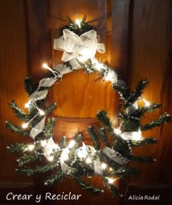 Cómo hacer una corona de Navidad con materiales reciclados Muy fácil. Diy Reciclaje 