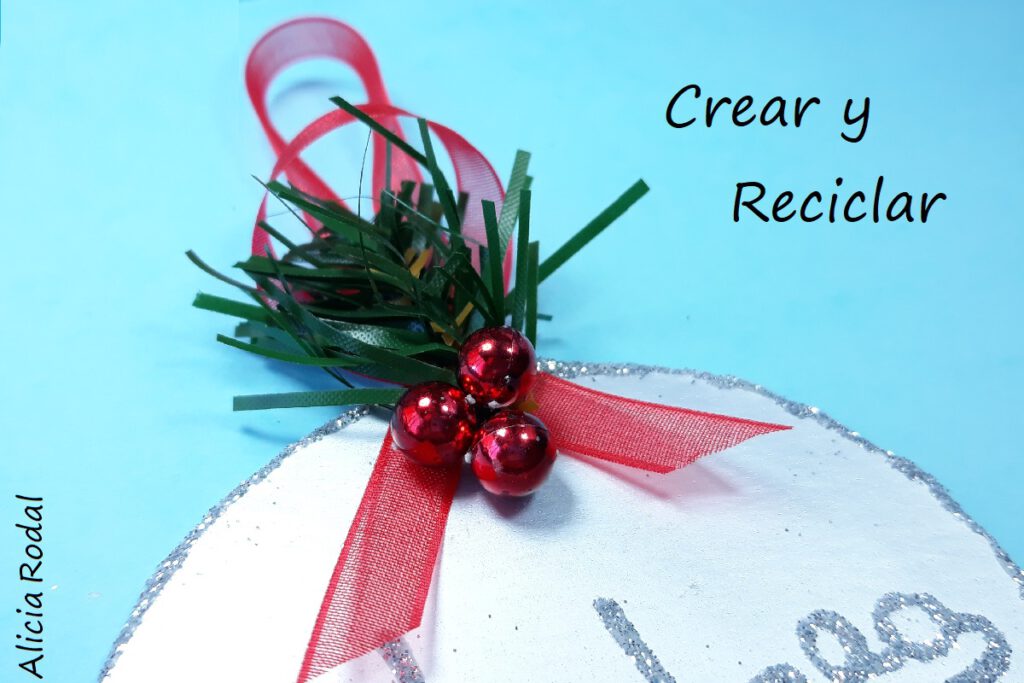 Ideas para reutilizar cajas de leche y hacer adornos o figuras decorativas para el pino navideño o árbol de Navidad