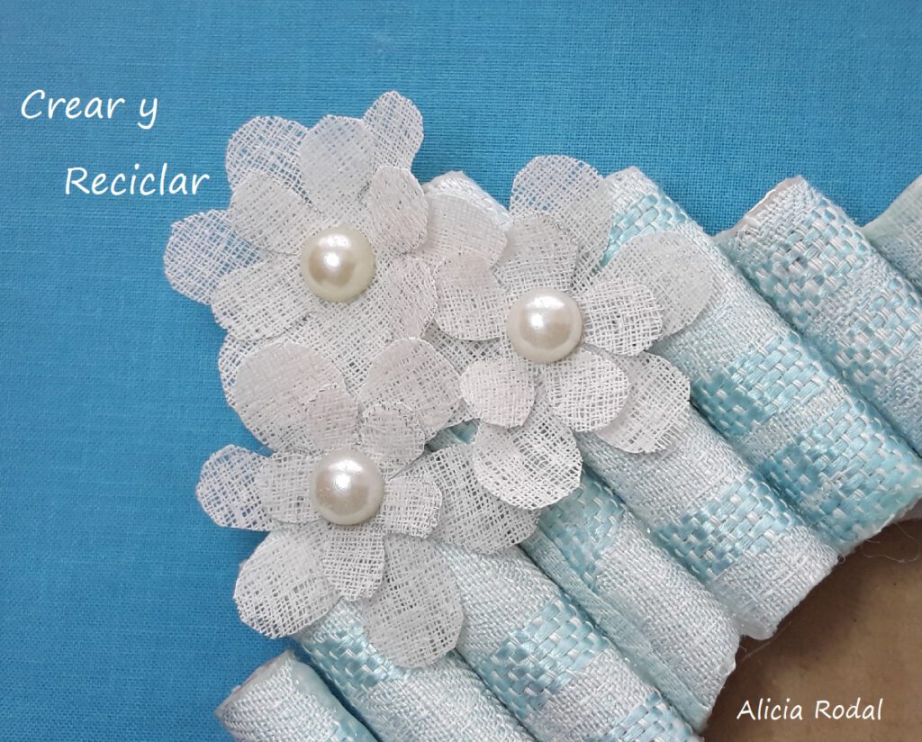 ideas de detalles para regalar en San Valentín. Es fácil y barato, porque reutilizamos materiales reciclados, y el resultado es hermoso.