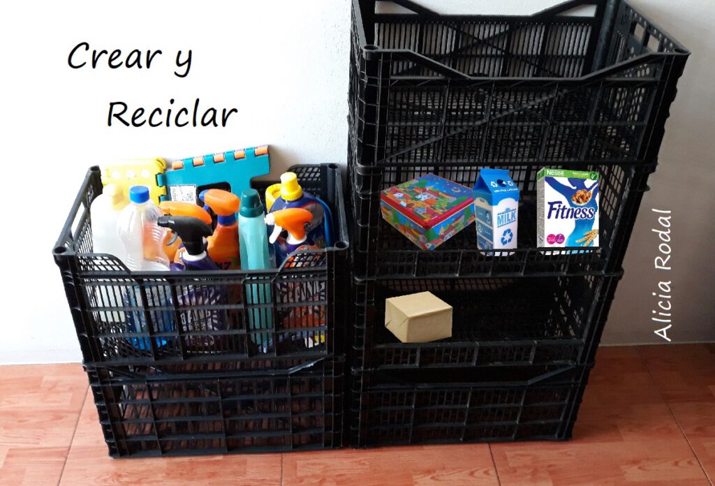 En este tutorial te muestro 5 maneras diferentes de reutilizar cajas plásticas donde suele venir las frutas y verduras del supermercado y fruterías. Son ideas de reciclaje creativo muy útil para tu casa o negocio DIY. Reciclaje creativo. Ideas creativas 
