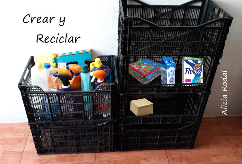 En este tutorial te muestro 5 maneras diferentes de reutilizar cajas plásticas donde suele venir las frutas y verduras del supermercado y fruterías. Son ideas de reciclaje creativo muy útil para tu casa o negocio DIY. Reciclaje creativo. Ideas creativas