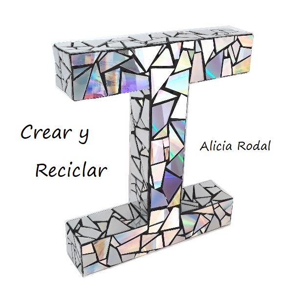 Cómo hacer letras de cartón, de una manera fácil y que vamos a decorar con CD o DVD viejos o usados.