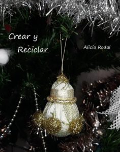Decoraciones navideñas fáciles con bombillas o bombillos de luz fundidos o quemados, para hacer 3 ideas de adornos, figuras o guirnaldas decorativas para el árbol de Navidad o cualquier otra decoración navideña. Diy