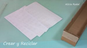 En este tutorial te muestro como hacer cajones a medida para tu armario, con materiales reciclados, como cajas de cartón, cajas plásticas de frutas y papel de revistas o periódicos.