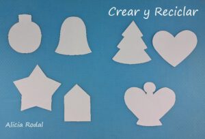 En este tutorial aprenderás a hacer 7 diseños diferentes de adornitos que puedes usar como decoración navideña para decorar el arbolito o pino de Navidad o en cualquier otro tipo de decoración para tu casa.