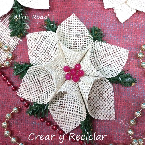 Cómo hacer flores de Navidad con tela de yute - Crear y Reciclar