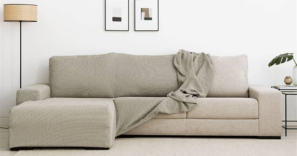 Nadie puede dudarlo, el sofá figura entre los elementos más relevantes del salón. Además de ser un mobiliario funcional, es el genera el mayor impacto en términos de decoración.