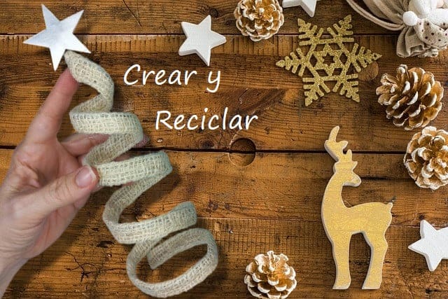 En este tutorial te muestro cómo hacer estas lindas y originales manualidades de Navidad para decorar tu casa, vender o regalar. Son pequeños arbolitos navideños en forma de espiral. Mini arbolito DIY