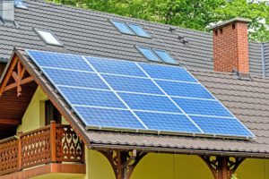 Cada vez son más las personas que deciden instalar placas solares con intención de obtener un ahorro energético, pero también por responsabilidad con el medio ambiente.