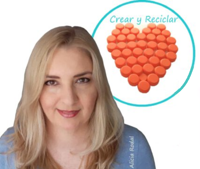 En mi canal de YouTube Crear y Reciclar, donde tengo muchísimos vídeos tutoriales con el paso a paso de ideas de manualidades con materiales reciclados.
