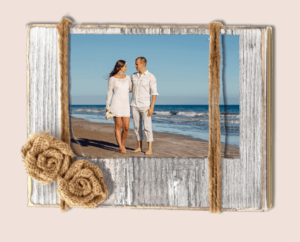 Imprimir fotos es la manera más hermosa de conservar un recuerdo, de ese momento especial. Una boda, un cumpleaños, un bautizo, la familia, una cena romántica, una escapada a la playa para disfrutar del atardecer o simplemente el reencuentro con los amigos.