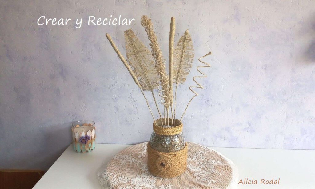 Como hacer hermosas manualidades para decorar nuestra casa, de una manera fácil, original y sin gastar mucho dinero. En este tutorial vamos a aprender cómo hacer preciosos detalles decorativos como plantas, hojas o flores diferentes de los típicos arreglos florales.