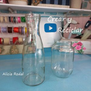 En este tutorial les quiero mostrar 2 ideas creativas para decorar frascos de vidrio con un material que puedes tener en casa. Ideas fáciles, perfectas para la decoración de tu hogar, para vender o como regalo para esa persona especial. Diy