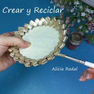 En este tutorial descubre cómo hacer unas hermosas cestas, platos, canastas o bandejas pequeñas, como idea de manualidades para decorar tu casa, vender o regalar, te sorprenderás. Esta decoración creativa además de preciosa, es muy útil y práctica, la podemos usar para lo que queramos.