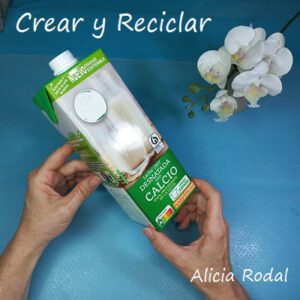 Aprovecha las cajas de leche para hacer una idea exclusiva y lujosa como esta que les enseño en este tutorial. Descubre como hacer una bandeja, cesta, canasta, canasto o centro de mesa exclusivo en 5 minutos, ideal para tu casa vender o regalar. Sirve como frutero, bandeja para dulces, florero, centro de mesa o para lo que tu quieras.