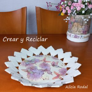 En este tutorial les enseño como hacer una preciosa bandeja, cesta, canasta, cestillo o plato para tu casa, vender o regalar. Tiene muchísimas utilidades, además de hermosa, esta idea es práctica y muy funcional.